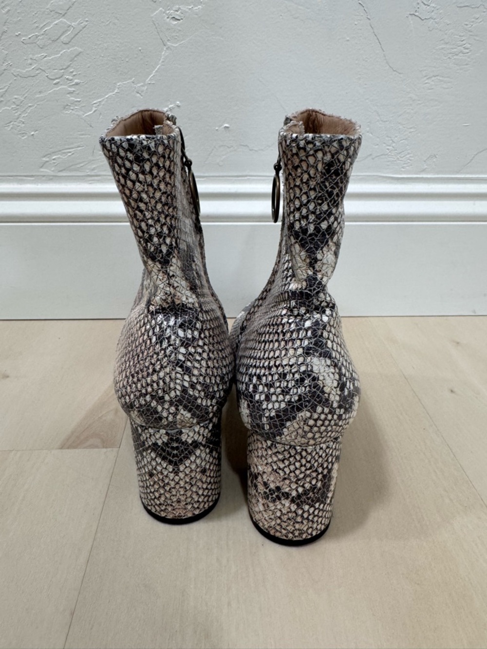 Able Women’s 8 Celina Snakeskin Ankle Boot Block Heel - Picture 8 of 16